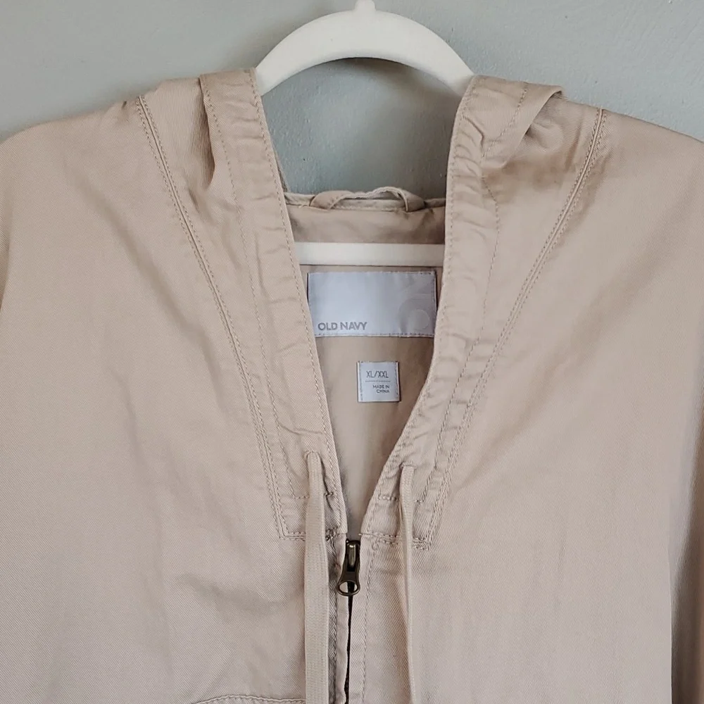 Old Navy women's zipped, hooded poncho jacket. Tan, XL/XXL - Picture 2 of 9